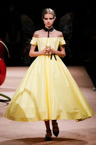 Look 3